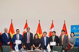 Vietnam Airlines et CAE Inc. signent une extension de coopération pour exploiter les simulateurs de vol 