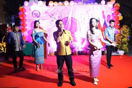 Les étudiants vietnamiens au Cambodge fêtent le Tet traditionnel du Dragon 2024