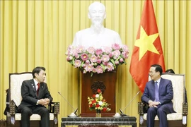 Le président Vo Van Thuong reçoit le gouverneur de la préfecture japonaise de Fukuoka