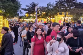 Hoi An accueille des dizaines de milliers de visiteurs pendant les vacances du Nouvel An