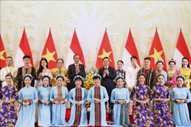 Le président Vo Van Thuong donne un banquet en l’honneur du président indonésien