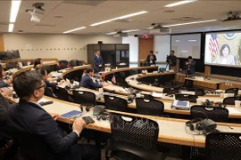 Le vice-Premier ministre Le Minh Khai reçoit la représentante américaine au Commerce