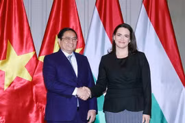 Le PM Pham Minh Chinh rencontre la présidente hongroise Katalin Novak