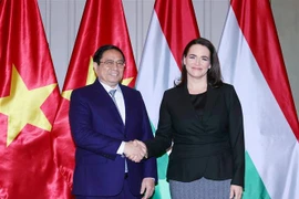 Le PM Pham Minh Chinh rencontre la présidente hongroise Katalin Novak