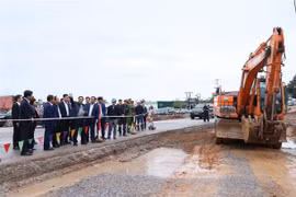 Le PM Pham Minh Chinh inspecte des projets clés de Hai Duong