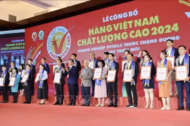 Remise du certificat de produits vietnamiens de haute qualité 2024