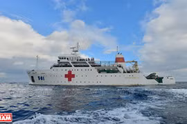 Le navire-hôpital HQ 561 en Mer Orientale 