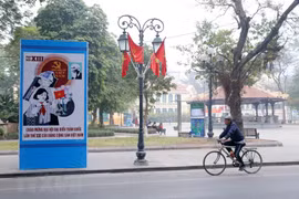 Les rues de Hanoï décorées de drapeaux et de fleurs pour saluer le 13e Congrès national du Parti