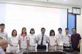 Remise de bourses de la Hesse à des étudiants brillants 