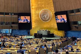 Nécessité de consacrer des ressources nationales et internationales à la paix et au développement