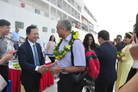 Le port international d'Ha Long accueille une croisière six étoiles