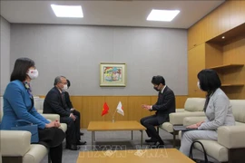Le gouverneur de la préfecture de Gunma impressionné par la maîtrise du COVID-19 du Vietnam