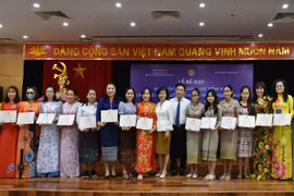 Clôture du cours de formation à la langue vietnamienne pour les enseignants vietnamiens à l’étranger
