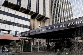 COVID-19 : décès d'un patient en France, premier mort hors d'Asie