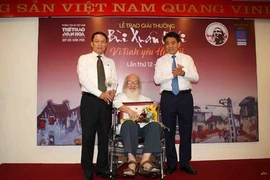 Prix Bùi Xuân Phai: Nguyên Thua Hy reçoit le Grand Prix