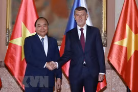 La presse tchèque: la visite du PM vietnamien crée une motivation à la coopération bilatérale