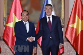 La presse tchèque: la visite du PM vietnamien crée une motivation à la coopération bilatérale