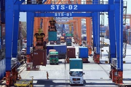 Vietnam-Allemagne : signature d'un contrat sur la fourniture de grues à conteneurs 