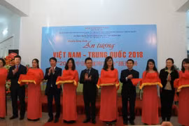 Ouverture d’une exposition de 16 peintres chinois à Hanoï