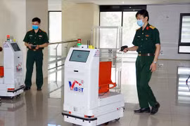 Des robots médicaux dans les zones d'isolement à Bac Giang