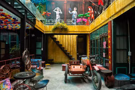 Un café donne vie aux produits recyclés à Hanoï 