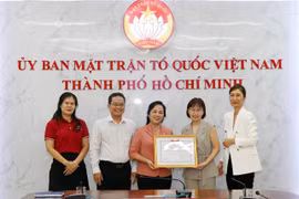 Fête de la mi-automne: dons pour des orphelins et personnes démunies à HCM-Ville