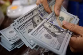 Hô Chi Minh-Ville : 1,8 milliard de dollars de devises transférées en quatre mois