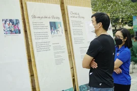 Ouverture de l'exposition "Suivre les pas du Général" à Dien Bien