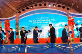 Mis en chantier de l'autoroute Van Don-Mong Cai