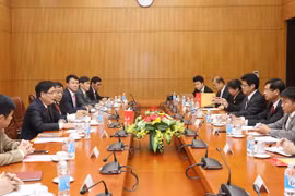 Vietnam-Laos: des expériences dans l'élaboration des politiques du développement socio-économique