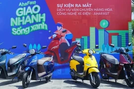 VinFast coopère avec Ahamove pour lancer un service de livraison par véhicules électriques