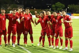 Le Vietnam bat le Cambodge 4-0 et se qualifie pour les demi-finales de la Coupe AFF Suzuki 2020