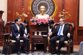 HCM-Ville demande à Samsung d'ouvrir bientôt un centre de recherche et de développement