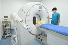 Inauguration d'un hôpital de traitement des malades du COVID-19 à Hanoï