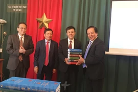 Lancement de l'ensemble du grand dictionnaire tchèque-vietnamien