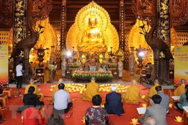 Afflux de touristes à la cérémonie d'ouverture de la fête de la pagode Bai Dinh 2023