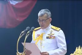 Le roi thaïlandais préside la première réunion du nouveau Parlement