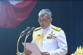 Le roi thaïlandais préside la première réunion du nouveau Parlement