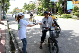 Ninh Thuan contrôle les travailleurs revenus de zones touchées par l'épidémie de COVID-19