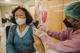 L'Indonésie accélère sa campagne de vaccination pour repousser la vague Omicron 