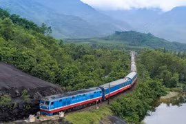 Des experts sud-coréens suggèrent au Vietnam de développer une ligne ferroviaire à grande vitesse