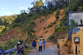 Quang Nam: 16 trouvés morts et 37 disparus après un glissement de terrain