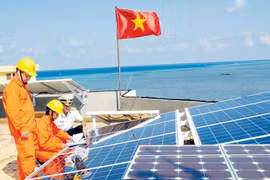 L'approvisionnement en électricité à Truong Sa contribue au maintien de la sécurité nationale