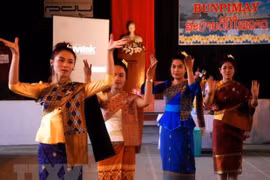 Nouvel an: Le PM Nguyên Xuân Phuc adresse ses voeux à ses homologues laotien et cambodgien