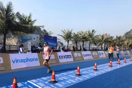 Près de 2.000 coureurs participent au marathon international du patrimoine de la baie de Ha Long