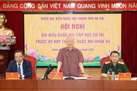 Le secrétaire général du Parti rencontre des électeurs de Hanoï