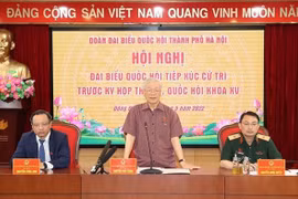 Le secrétaire général du Parti rencontre des électeurs de Hanoï