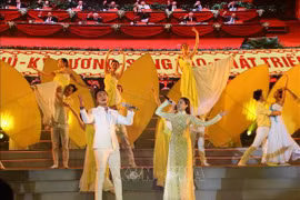Ho Chi Minh-Ville: programme artistique célébrant le 13e Congrès national du Parti 