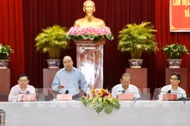 Pour le 13e Congrès national du Parti : réunion avec les localités du delta du Mékong