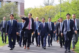 Le Premier ministre Pham Minh Chinh assiste à un dialogue politique à l'Université de Harvard